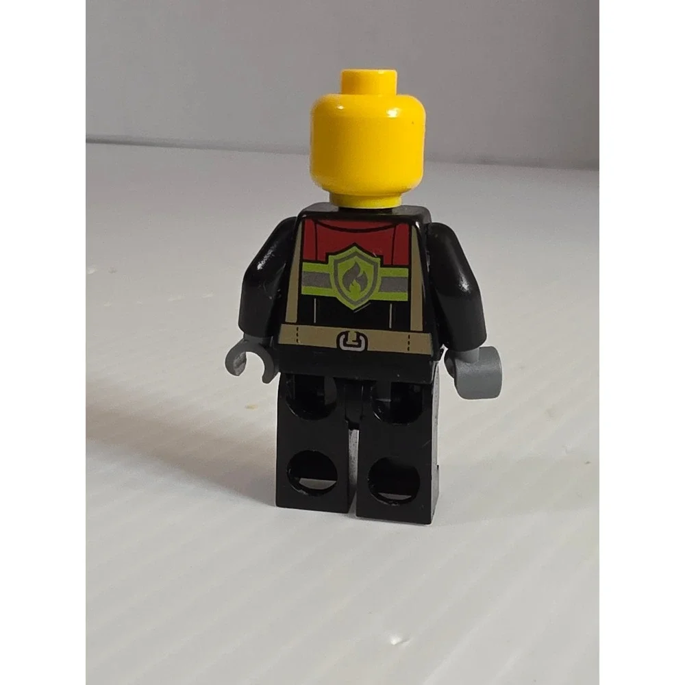 LEGO Minifigure‎ Small Black Yellow Excellent cty0642